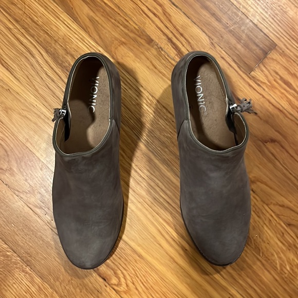 Vionic Serena Suede Bootie 9.5 Wide - Picture 3 of 9